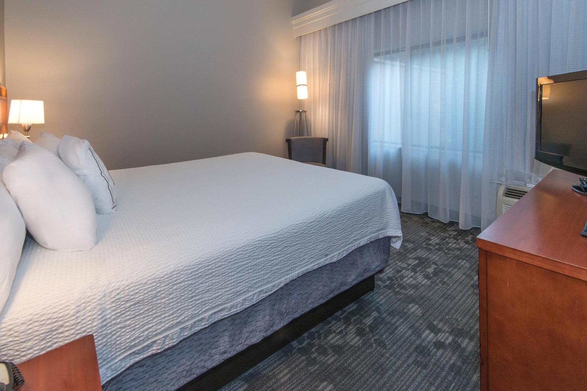 Courtyard By Marriott Albany Hotel Exterior foto