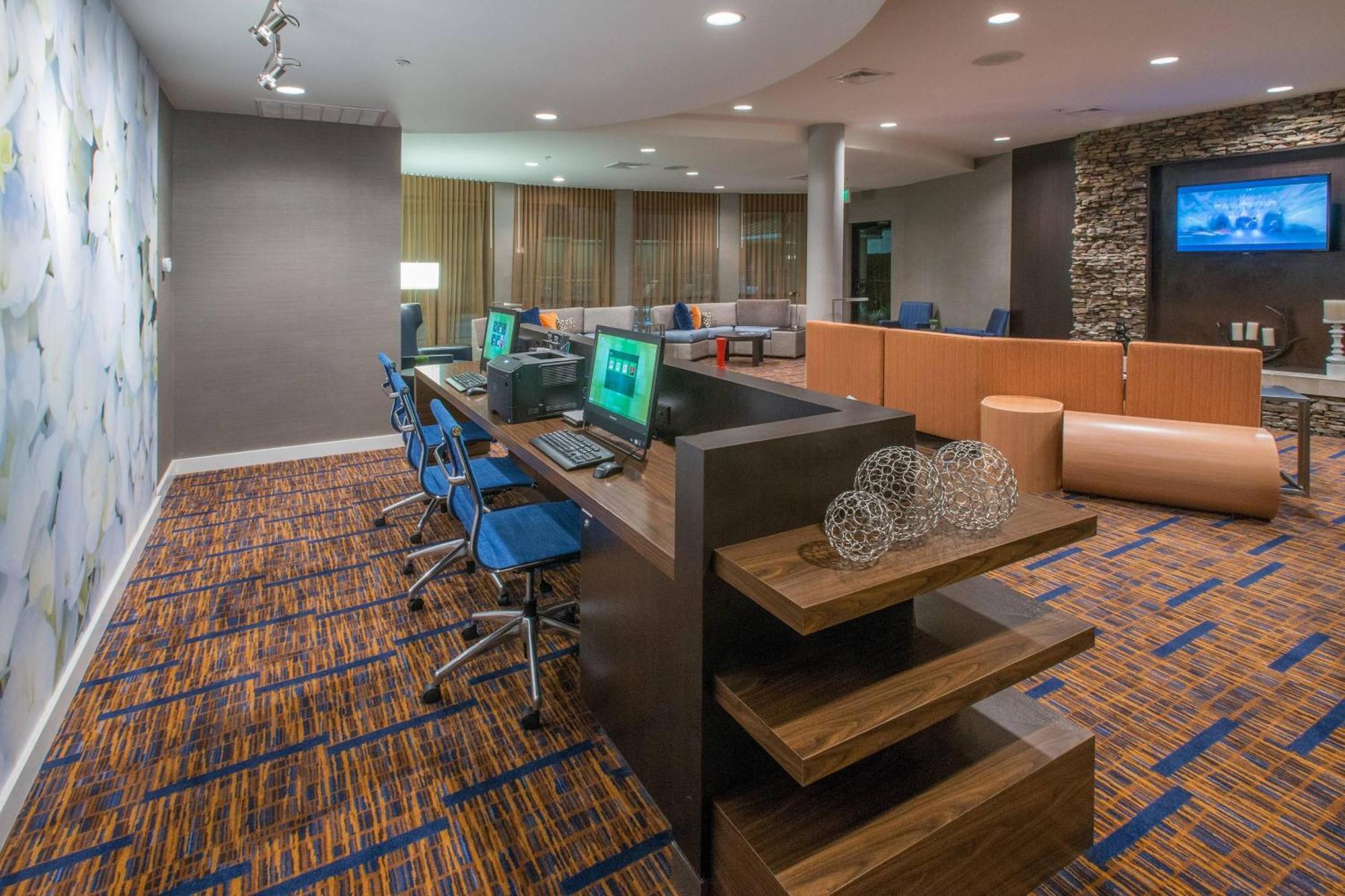 Courtyard By Marriott Albany Hotel Exterior foto